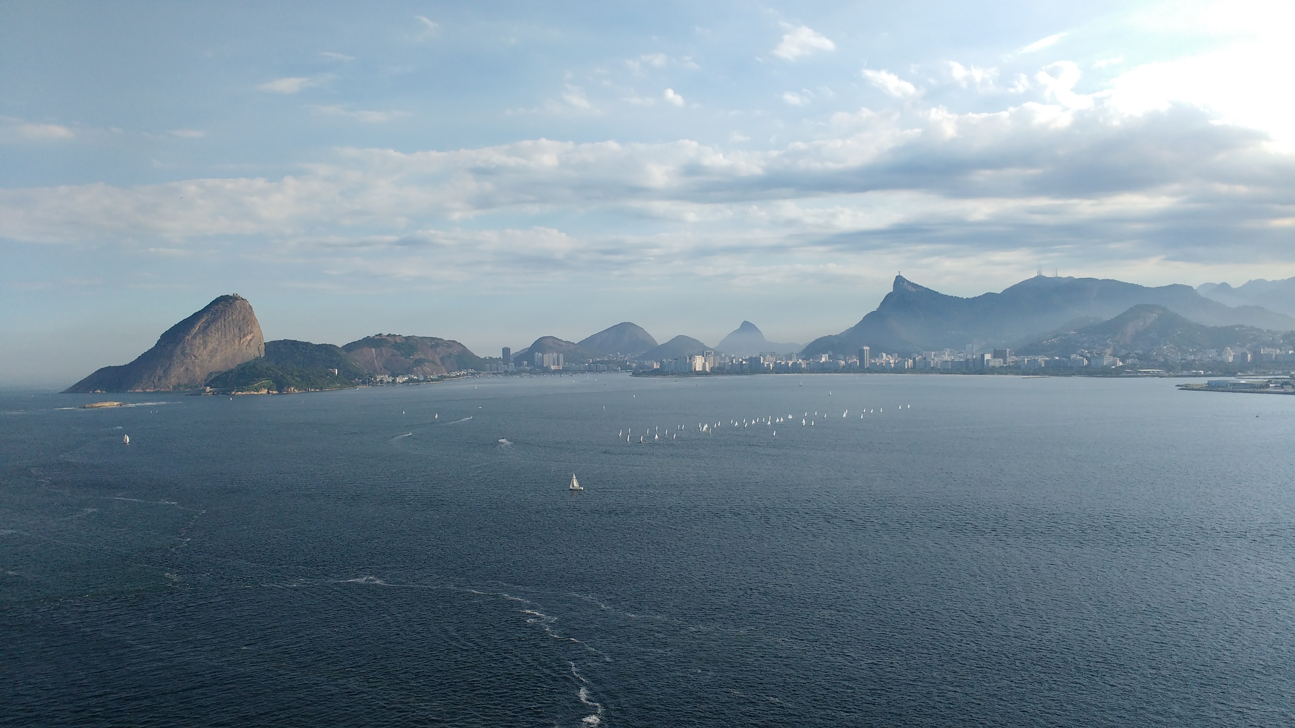 Vista do Rio de Janeiro a partir da Baía de Guanabara